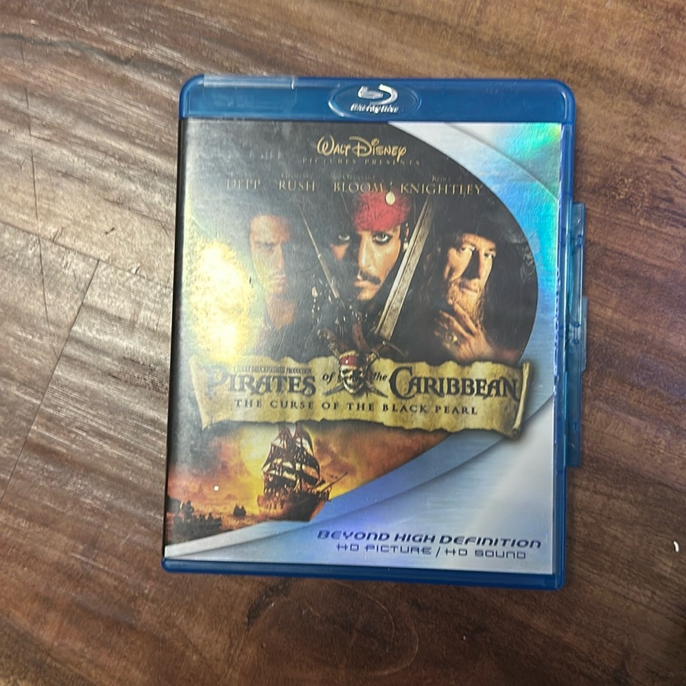 Pirates of the Caribbean the curse of the black pearl blu ray